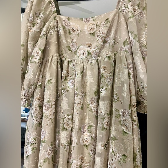 STORIA Mona Maxi Dress With Smocking In Summer Neutral & Cream Floral Sz Large - Picture 3 of 8